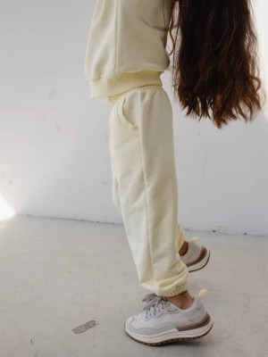 Zdjęcie produktu MINI spodnie dresowe typu jogger w kolorze ICE LEMON - DISPLAY-92-98 (2-3) marsala-butik.pl