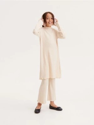 Zdjęcie produktu Reserved - Sukienka w prążek z wiskozą - złamana biel