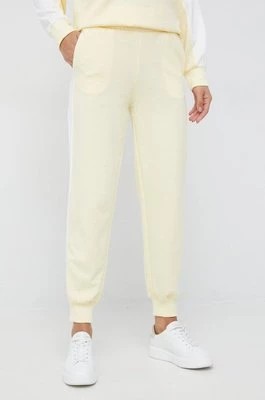 Zdjęcie produktu United Colors of Benetton spodnie dresowe damskie kolor żółty wzorzyste