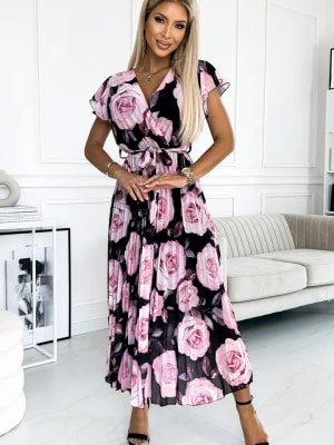 Zdjęcie produktu 434-3 LISA Plisowana sukienka midi z dekoltem i falbankami - duże róże na czarnym tle Numoco