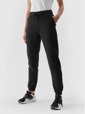 Zdjęcie produktu 4F Spodnie dresowe 4FAW23TTROF475 Czarny Regular Fit