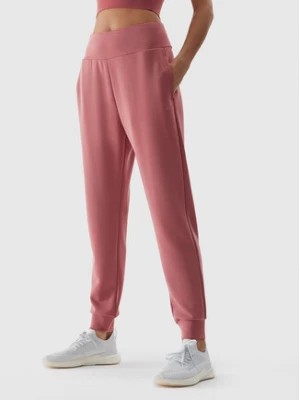 Zdjęcie produktu 4F Spodnie dresowe 4FWAW23TTROF611 Różowy Relaxed Fit