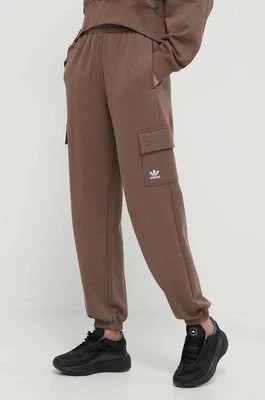 Zdjęcie produktu adidas Originals spodnie dresowe Cargo Jogger kolor brązowy z aplikacją IR5909
