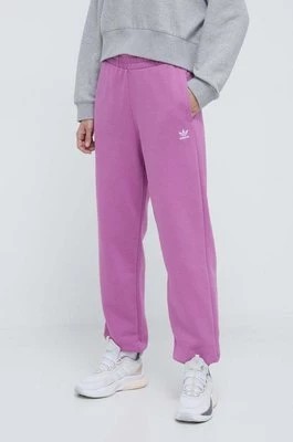 Zdjęcie produktu adidas Originals spodnie dresowe Essentials Fleece Joggers kolor różowy gładkie IR5964