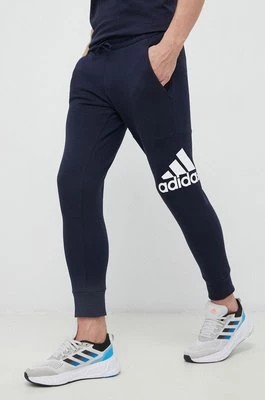 Zdjęcie produktu adidas spodnie dresowe bawełniane kolor granatowy z nadrukiem
