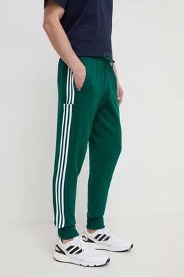 Zdjęcie produktu adidas spodnie dresowe bawełniane kolor zielony z aplikacją IS1392