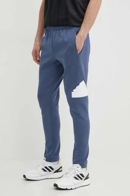 Zdjęcie produktu adidas spodnie dresowe kolor niebieski z nadrukiem IR9179