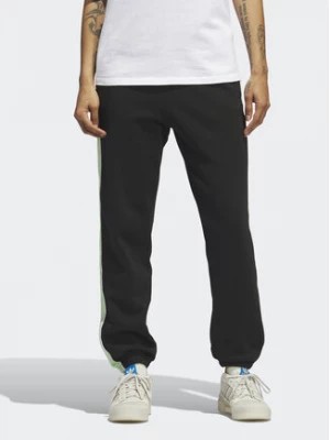 Zdjęcie produktu adidas Spodnie dresowe Tape HM1530 Czarny Regular Fit