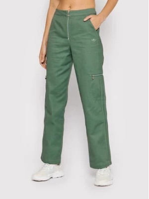 Zdjęcie produktu adidas Spodnie materiałowe Twill HE4737 Zielony Regular Fit