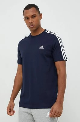 Zdjęcie produktu adidas t-shirt bawełniany kolor granatowy z aplikacją IC9335