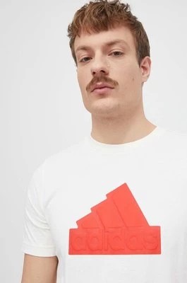 Zdjęcie produktu adidas t-shirt bawełniany męski kolor beżowy z aplikacją IZ1626