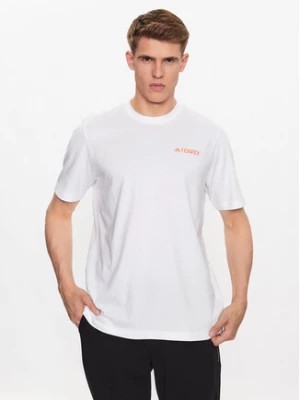 Zdjęcie produktu adidas T-Shirt IL2636 Biały Regular Fit