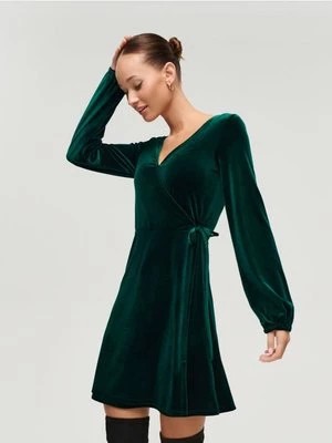Zdjęcie produktu Aksamitna sukienka kopertowa butelkowa zieleń House