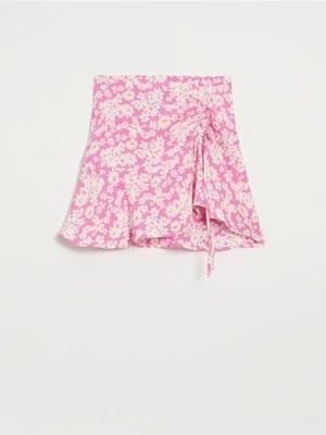 Zdjęcie produktu Asymetryczna spódnica mini w kwiaty różowa House