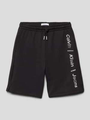 Zdjęcie produktu Bermudy o kroju relaxed fit z nadrukiem z logo model ‘MAXI’ Calvin Klein Jeans