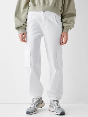 Zdjęcie produktu Bershka Bawełniane Spodnie Jogger Kobieta Biały Złamany