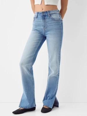 Zdjęcie produktu Bershka Spodnie Jeansowe Comfort O Rozszerzanym Kroju Z Rozciętymi Nogawkami Kobieta Wyblakły Niebieski