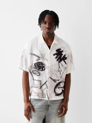 Zdjęcie produktu Bershka Koszula Relax Fit Z Krótkim Rękawem I Nadrukiem Mężczyzna Biały Złamany