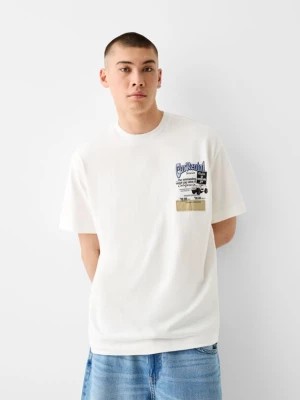 Zdjęcie produktu Bershka Koszulka O Pudełkowym Kroju Z Krótkim Rękawem I Nadrukiem Mężczyzna Biały