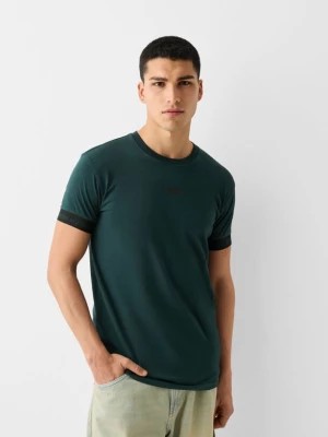Zdjęcie produktu Bershka Koszulka Slim Z Krótkim Rękawem I Ozdobnymi Paskami Mężczyzna Zielony