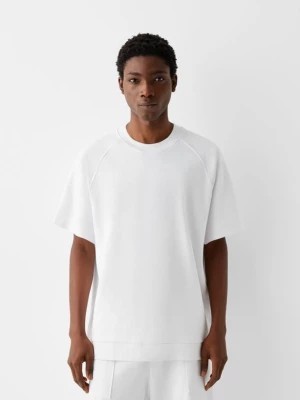 Zdjęcie produktu Bershka Koszulka Z Interlocku O Kwartowym Kroju Z Krótkim Rękawem Mężczyzna Biały