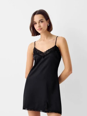 Zdjęcie produktu Bershka Satynowa Sukienka Mini Na Ramiączkach Z Koronkowym Zdobieniem Kobieta Czarny