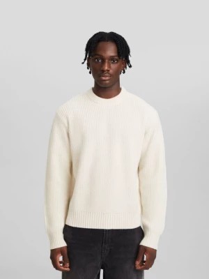 Zdjęcie produktu Bershka Strukturalny Sweter Z Wełny Syntetycznej Z Okrągłym Dekoltem Mężczyzna Biały