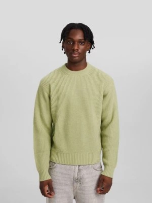 Zdjęcie produktu Bershka Strukturalny Sweter Z Wełny Syntetycznej Z Okrągłym Dekoltem Mężczyzna Zielony
