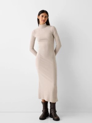 Zdjęcie produktu Bershka Sukienka Z Prążkowanej Dzianiny Z Golfem I Długim Rękawem Kobieta Piaskowy