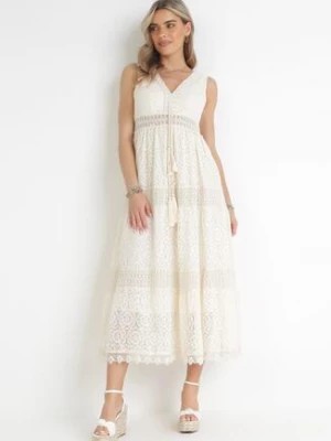 Zdjęcie produktu Beżowa Koronkowa Sukienka Maxi z Głębokim Dekoltem i Ozdobnym Wiązaniem Nohia