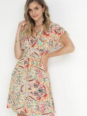 Zdjęcie produktu Beżowa Sukienka z Wiskozy w Abstrakcyjny Wzór z Gumką w Pasie Nilkasa