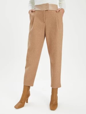 Zdjęcie produktu BGN Spodnie w kolorze beżowym rozmiar: 38