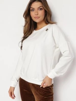 Zdjęcie produktu Biała Bawełniana Bluza z Okrągłym Dekoltem ze Ściągaczami i Ozdobną Broszką Rinara