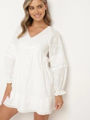 Zdjęcie produktu Biała Bawełniana Sukienka Boho z Haftowanej Tkaniny Ozdobiona Guzikami Elalee