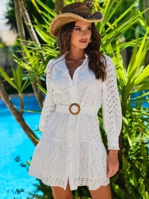 Zdjęcie produktu Biała Bawełniana Sukienka Koszulowa z Paskiem i Haftem z Drobnymi Wycięciami Clea