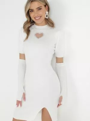 Zdjęcie produktu Biała Dzianinowa Sukienka z Wycięciem w Kształcie Serca i Długimi Rękawiczkami Ghim