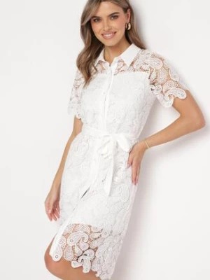 Zdjęcie produktu Biała Koszulowa Sukienka Koronkowa z Wiązanym Paskiem Sachaela