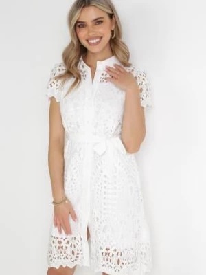 Zdjęcie produktu Biała Koszulowa Sukienka z Koronkowej Tkaniny z Materiałowym Paskiem Noraly