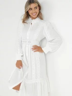 Zdjęcie produktu Biała Sukienka Koszulowa z Paskiem I Koronkowymi Wstawkami Nolenne