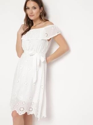 Zdjęcie produktu Biała Sukienka z Haftowanej Tkaniny o Fasonie Hiszpanki z Paskiem w Talii Glisara