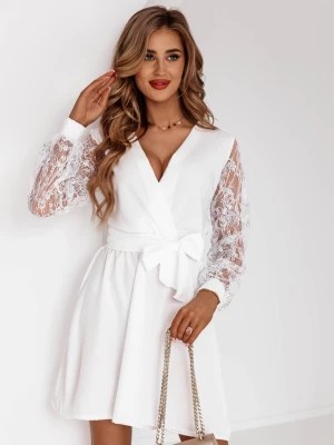 Zdjęcie produktu Biała sukienka z ozdobnymi rękawami Catherine - biały Pakuten