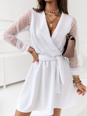 Zdjęcie produktu Biała sukienka z przekładanym dekoltem i tiulowymi rękawami Sandera - biały Pakuten