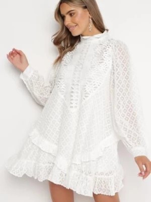 Zdjęcie produktu Biała Trapezowa Sukienka Mini z Ażurowym Wzorem i Falbankami Virenia