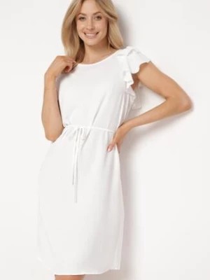 Zdjęcie produktu Biała Trapezowa Sukienka z Krótkim Rękawem z Falbankami Wiązana Cienkim Paskiem Rissalia