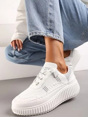 Zdjęcie produktu Białe Casualowe Sneakersy z Wiązaniem na Wzorzystej Grubej Podeszwie Aniata