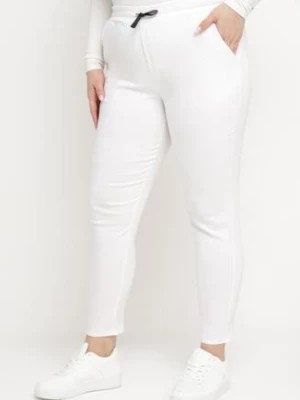 Zdjęcie produktu Białe Casualowe Spodnie z Elastyczną Gumką w Pasie i Ozdobnymi Sznurkami Penderia