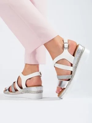Zdjęcie produktu Białe damskie sandały na koturnie Shelvt