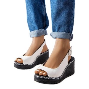 Zdjęcie produktu Białe sandały na koturnie Elda Inna marka