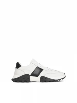 Zdjęcie produktu Białe sneakersy męskie z czarnymi wstawkami i grubą podeszwą Kazar