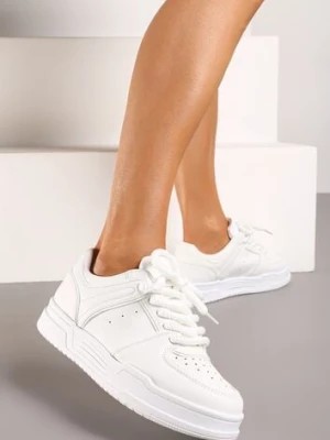 Zdjęcie produktu Białe Sneakersy z Imitacji Skóry do Kostki ze Sznurowaniami na Grubej Podeszwie Ramara